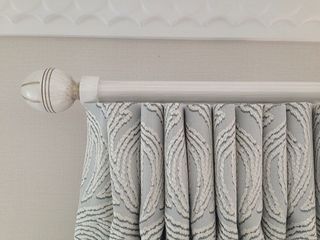 Inverted pleats on 25mm rod 