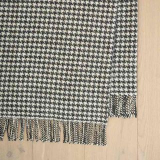 Huxter Black Throw